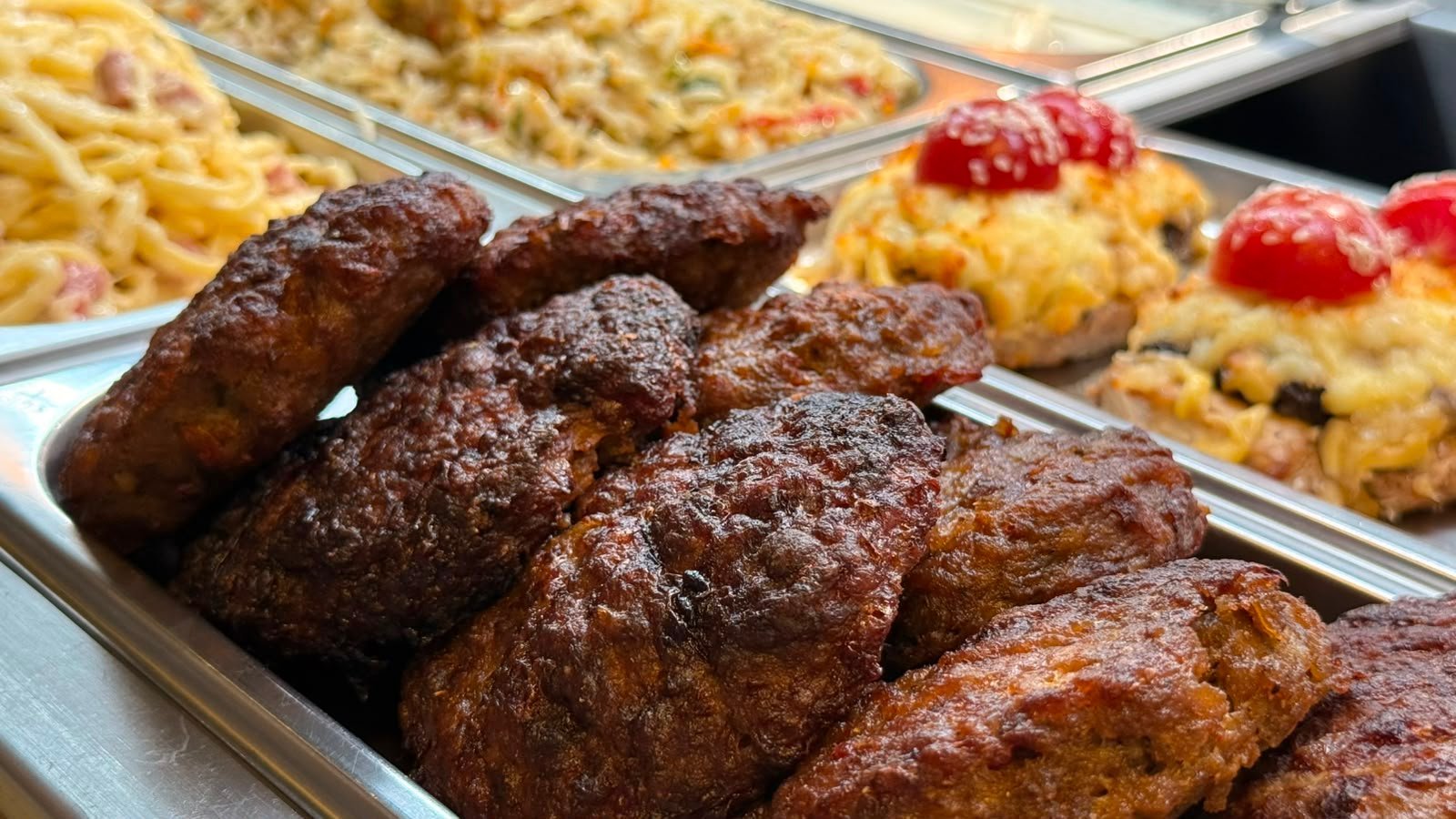ქათმის და საქონლის ხორცის კატლეტი — Lunch Time Batumi